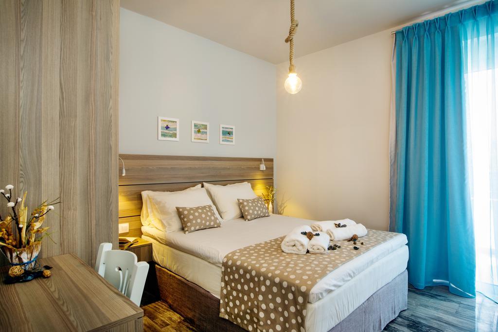 Beachside Apartment In Plakias Centre! Buitenkant foto