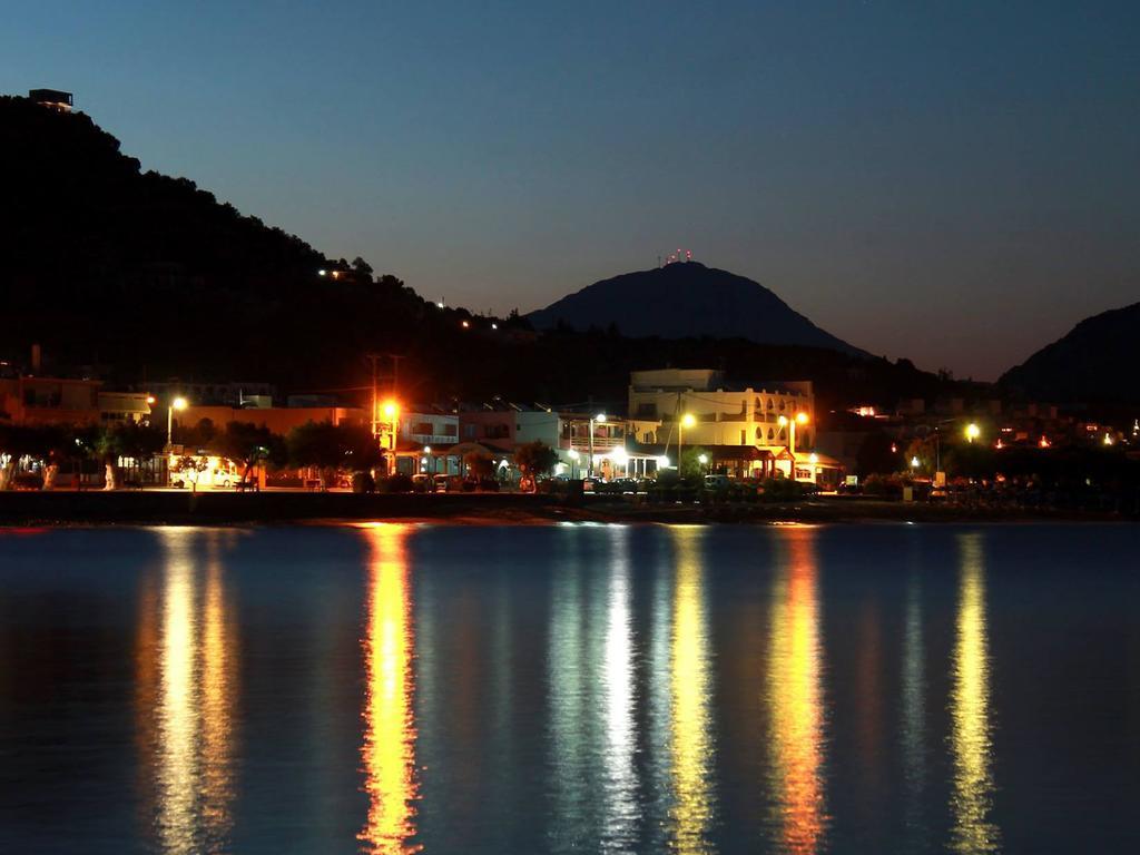 Beachside Apartment In Plakias Centre! Buitenkant foto